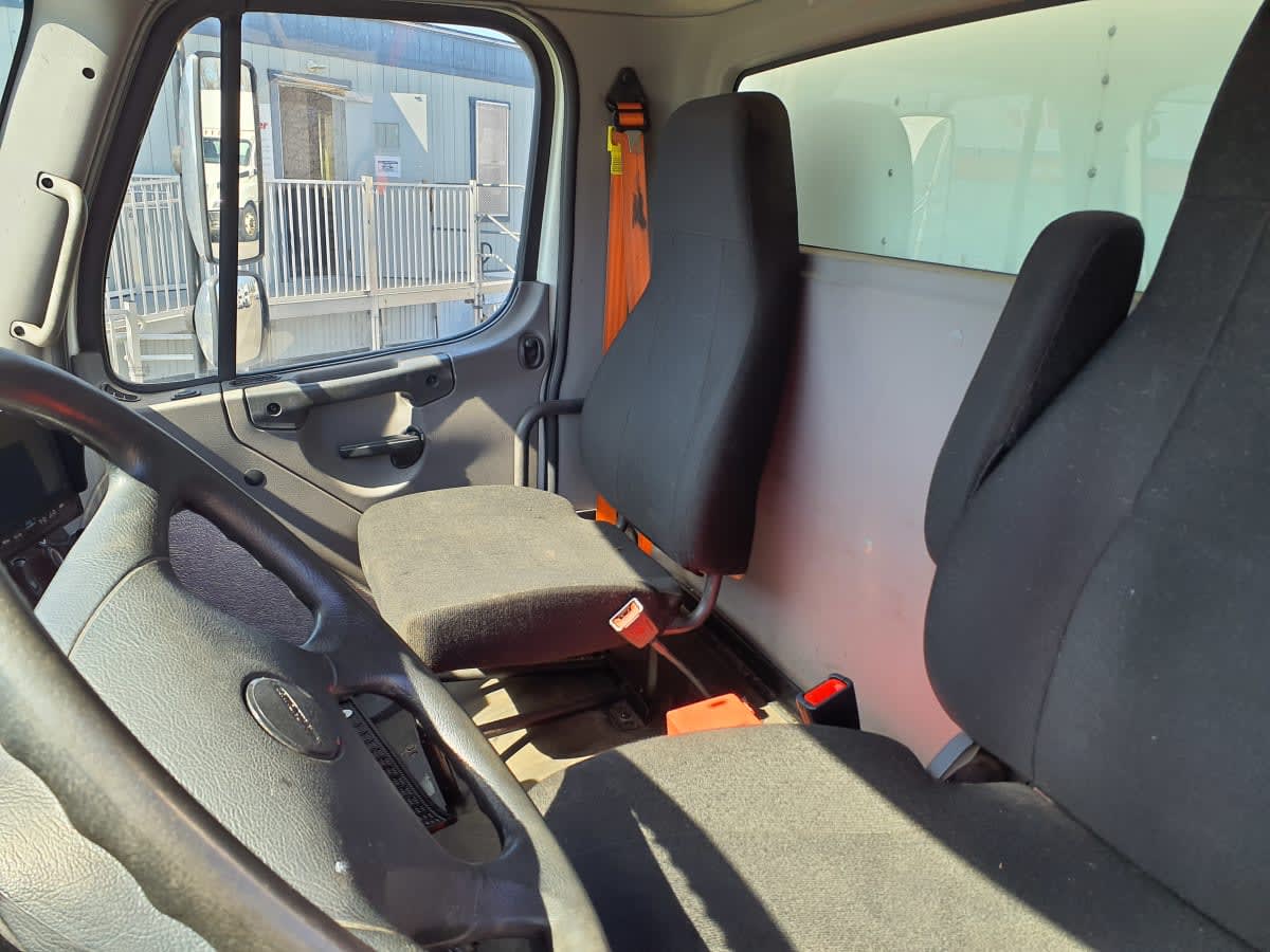 2020 Freightliner/Mercedes M2 106 239957