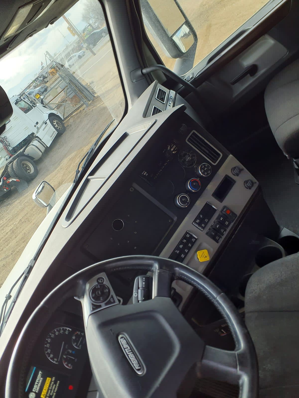 2020 Freightliner - image 7