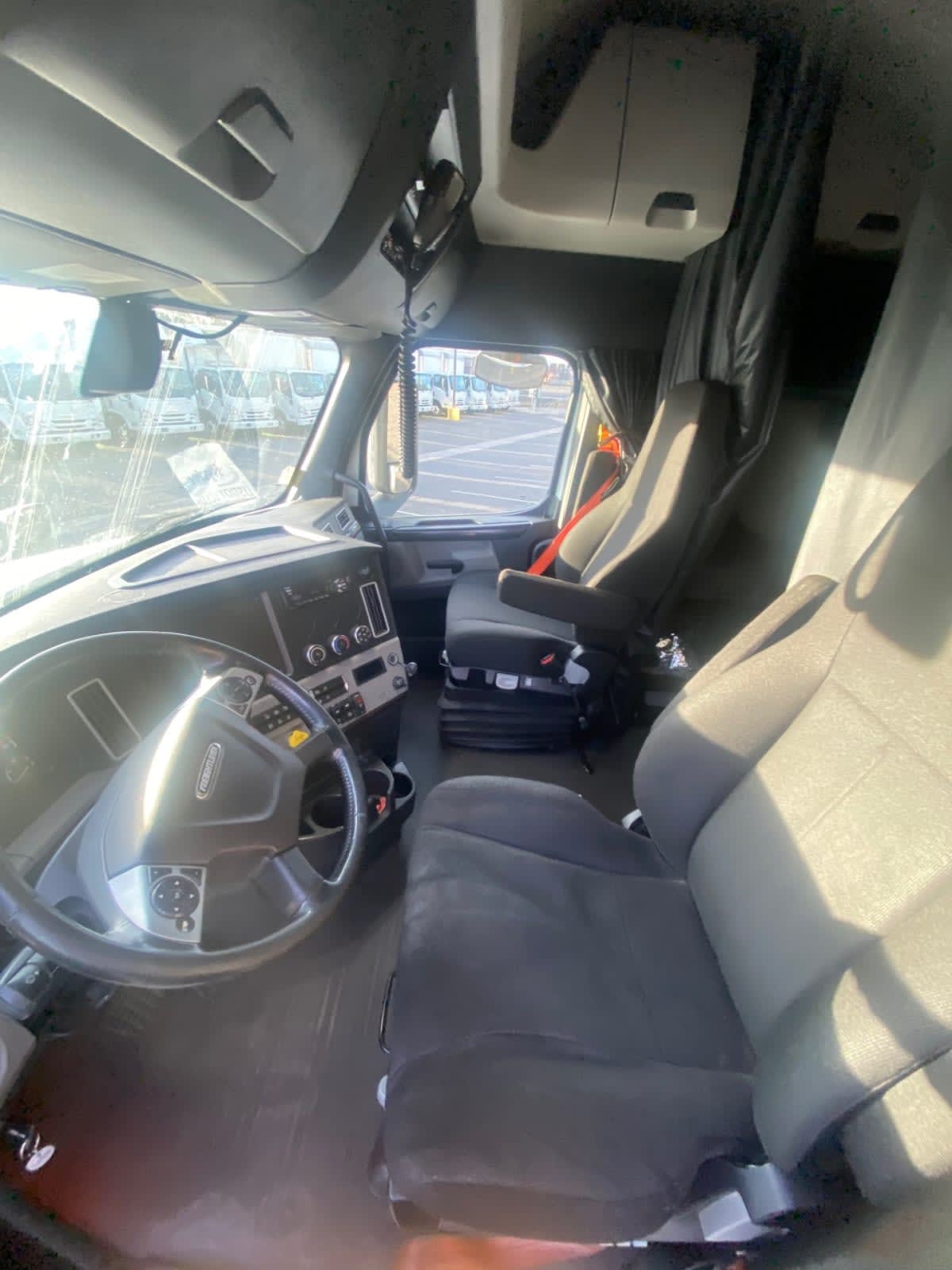 2020 Freightliner - image 7