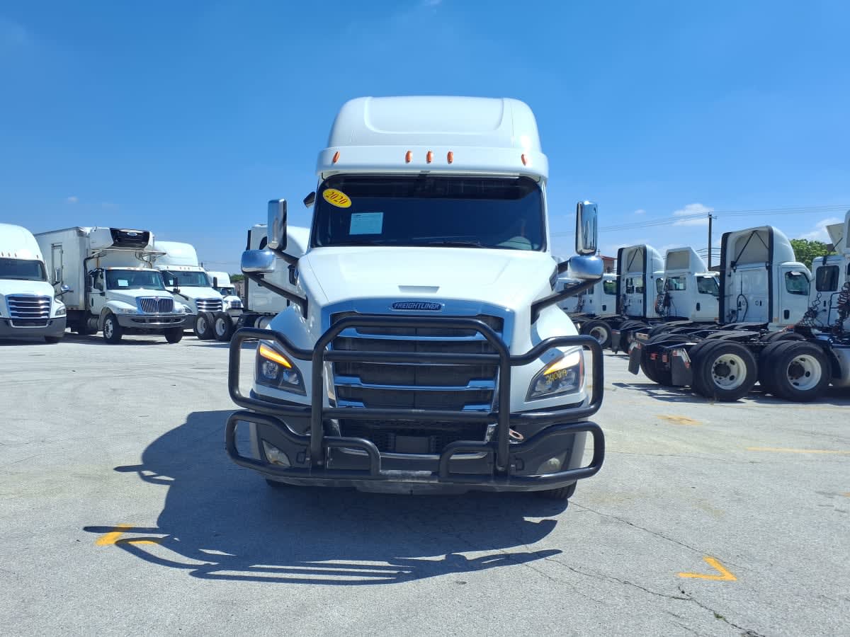 2020 Freightliner Cascadia in Fort Worth, TX — photo 2