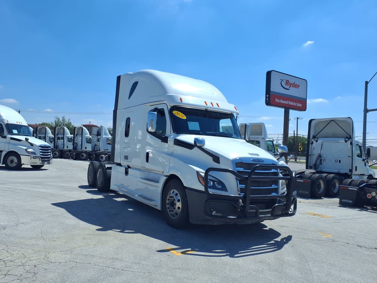2020 Freightliner Cascadia in Fort Worth, TX — photo 3