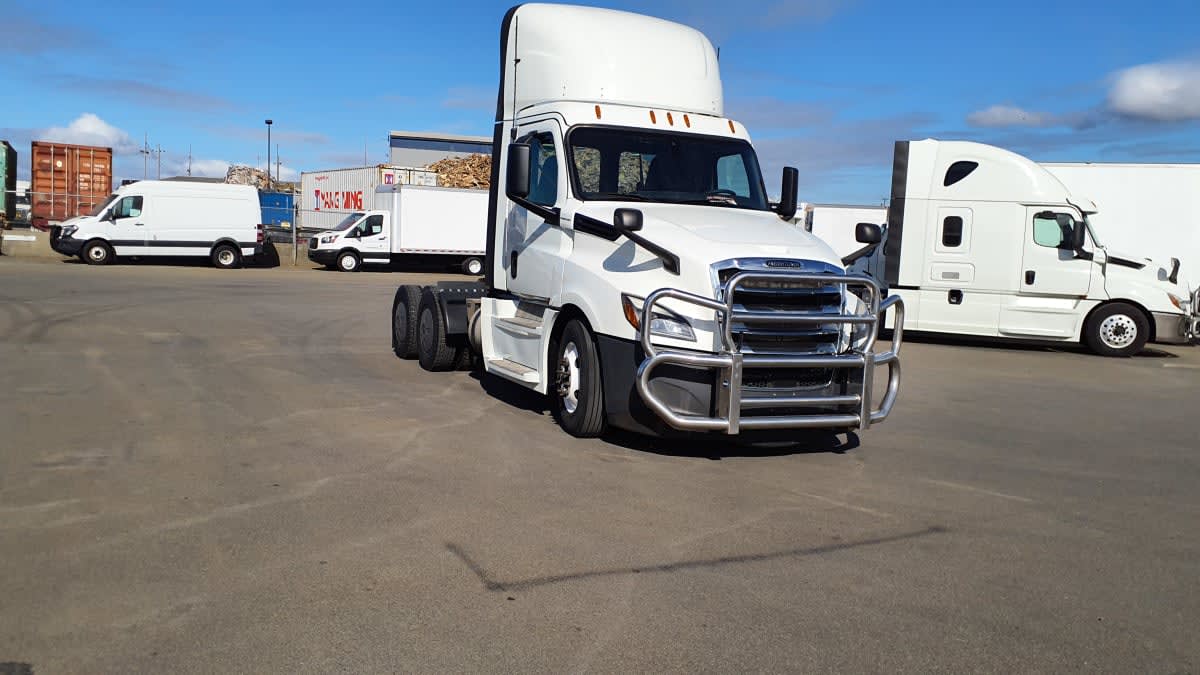 2020 Freightliner Cascadia in Tacoma, WA — photo 3