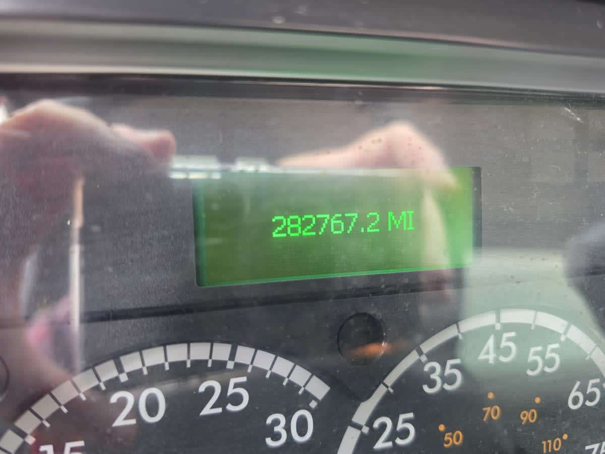 2021 Freightliner/Mercedes M2 106 240085