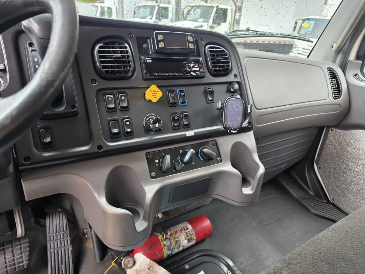 2021 Freightliner/Mercedes M2 106 240085