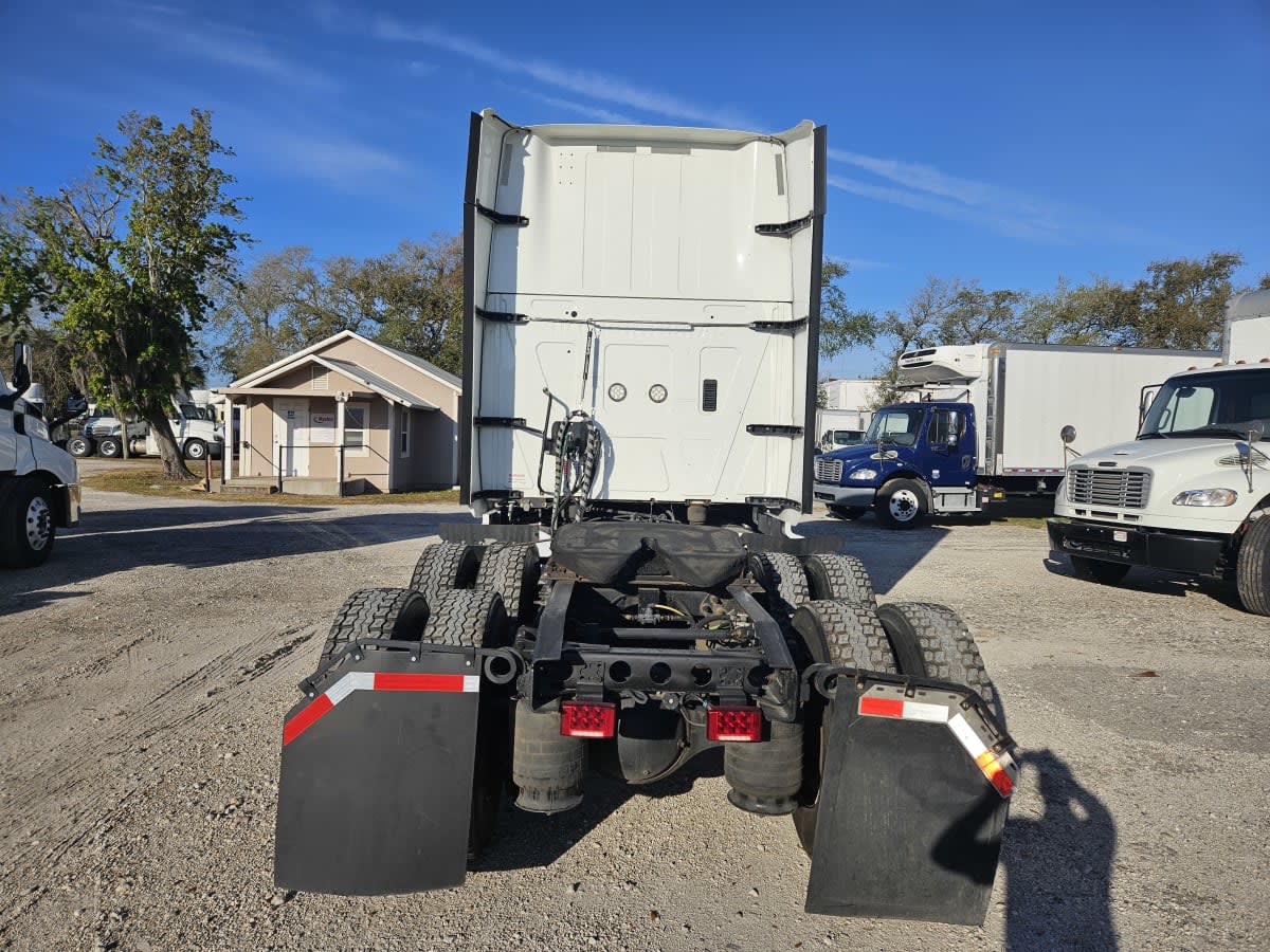 2020 International - image 5