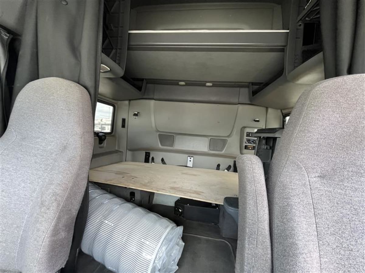 2020 International - image 8