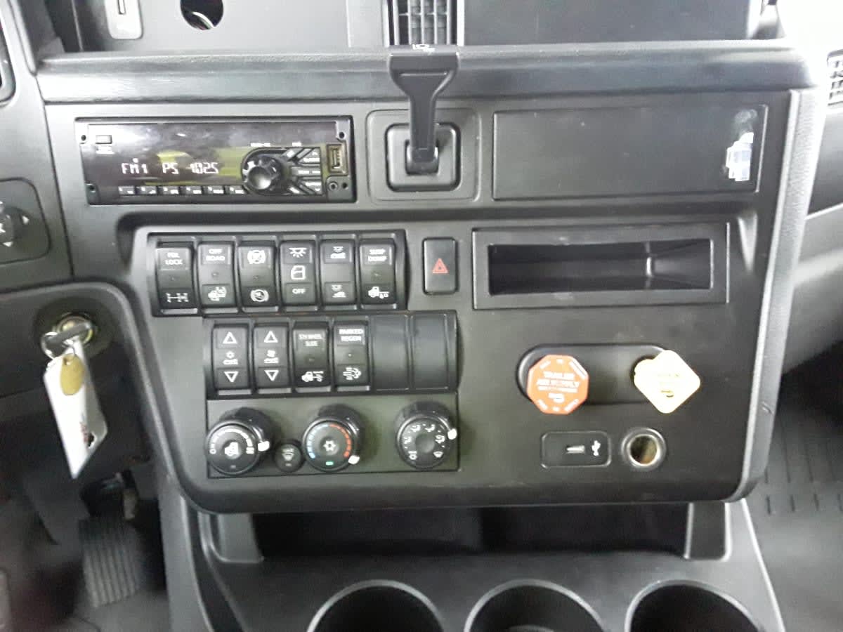 2020 Navistar International LT625 SLPR CAB 240165