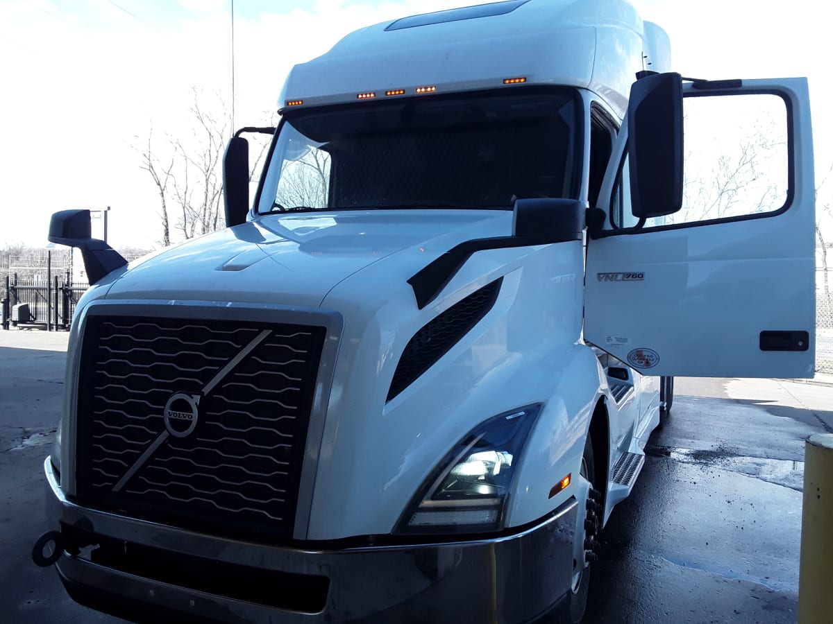 2020 Volvo VNL64T-760 240623