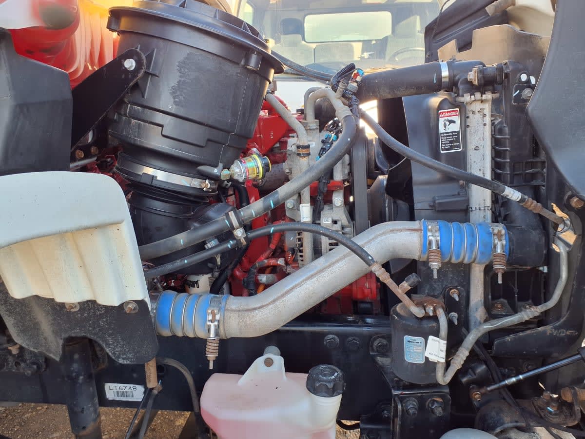 2020 Freightliner/Mercedes M2 106 240625