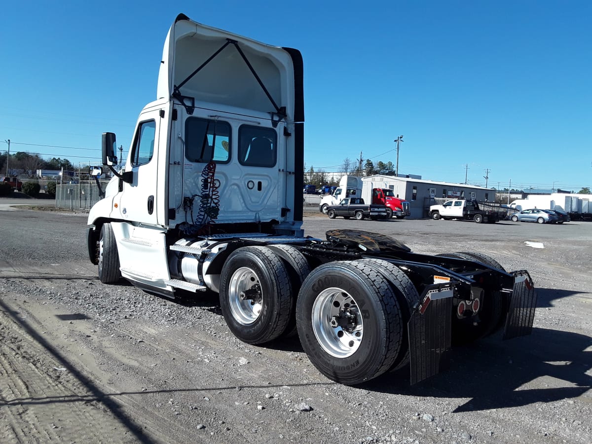 2020 Freightliner/Mercedes CASCADIA 125 240628