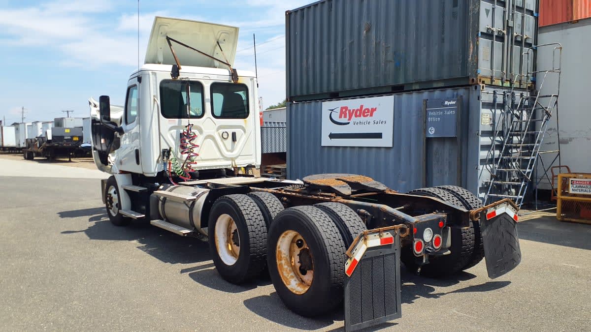 2020 Freightliner Cascadia in Springfield, MA — photo 6