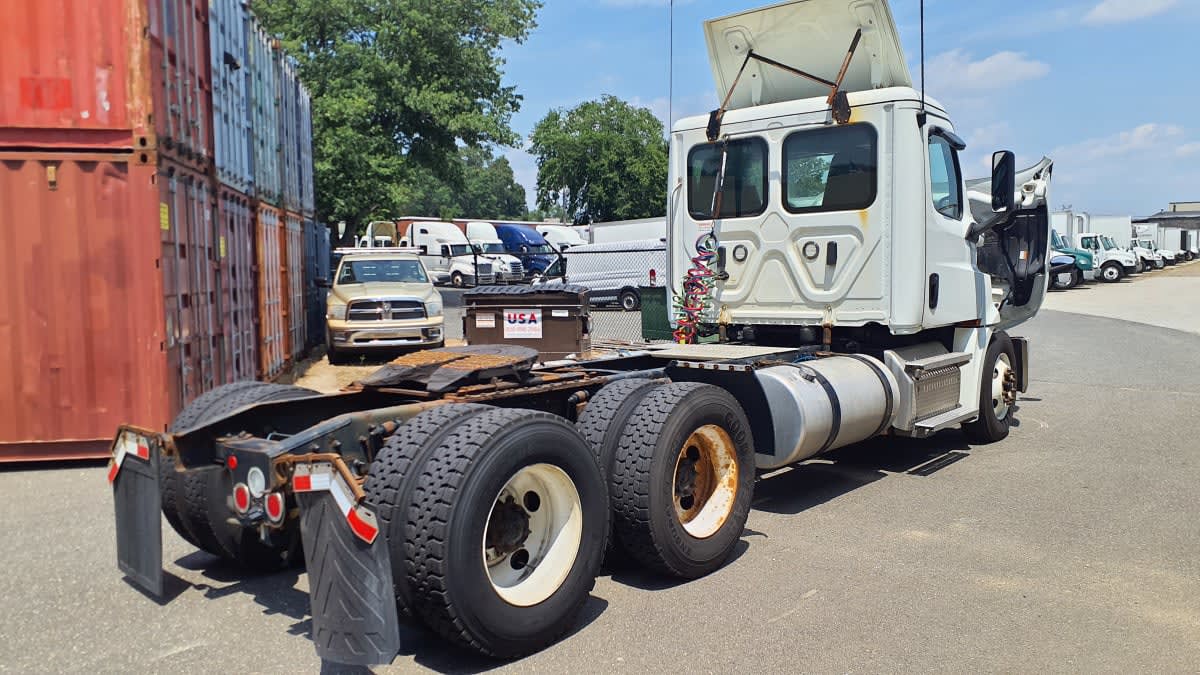 2020 Freightliner Cascadia in Springfield, MA — photo 4