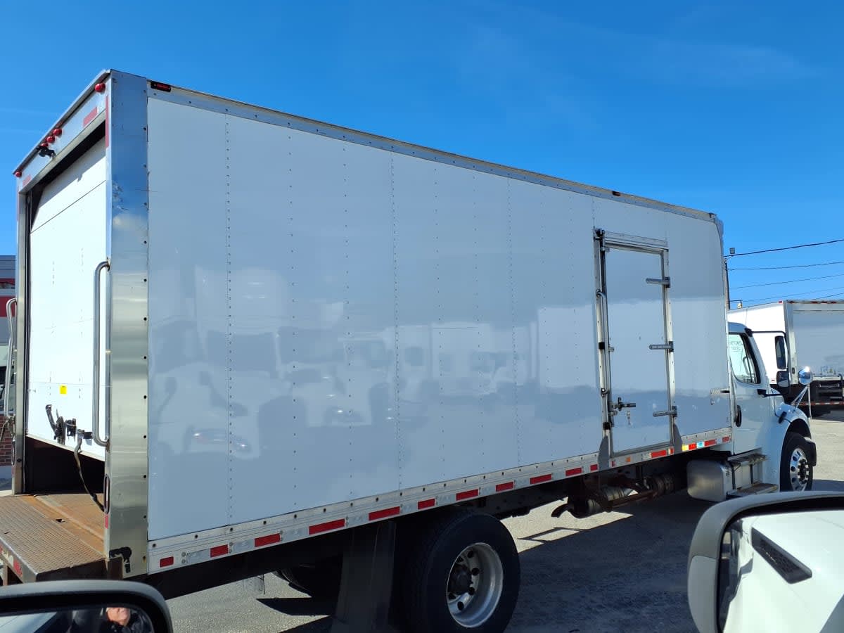 2020 Freightliner/Mercedes M2 106 240909