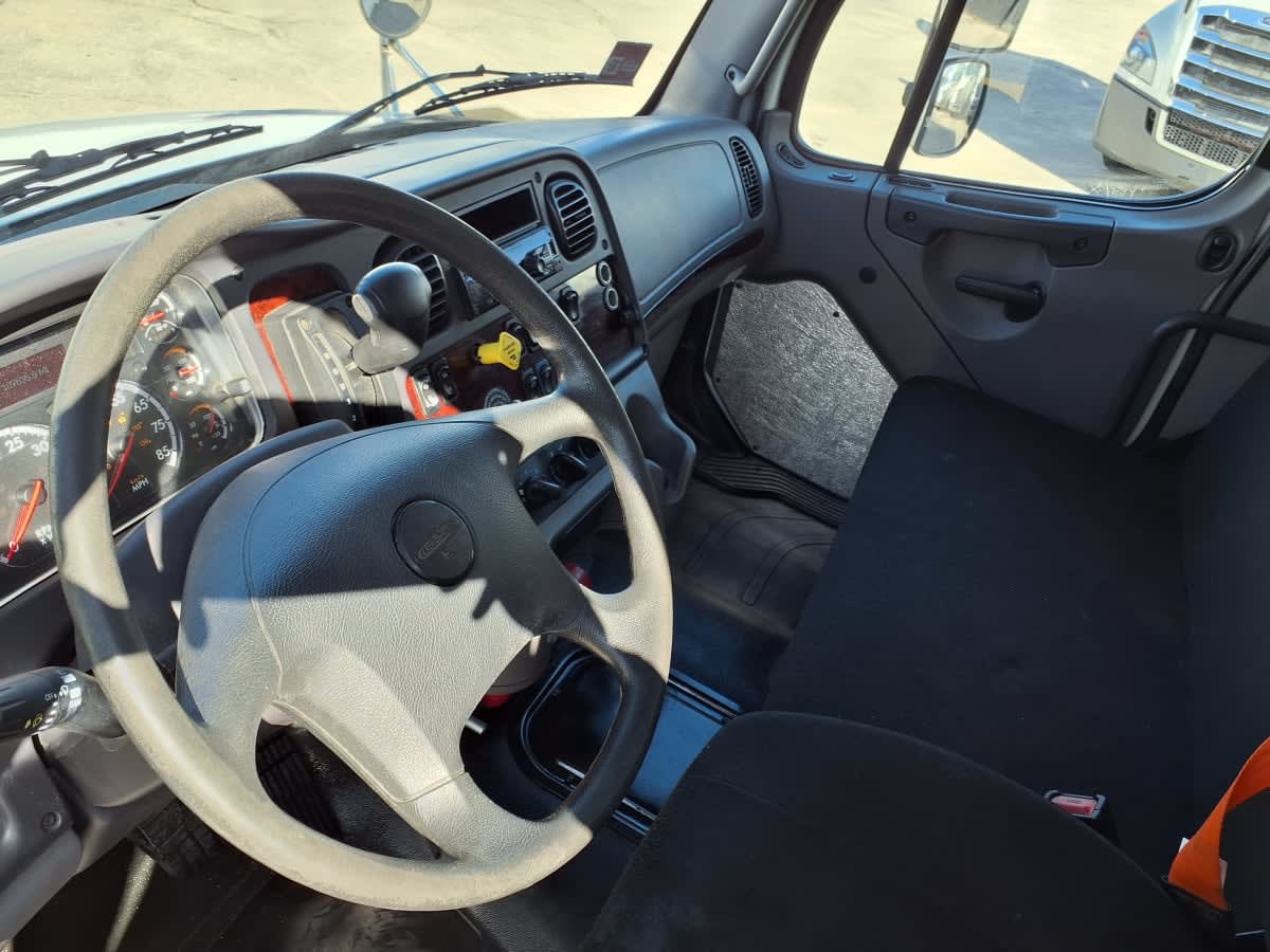 2020 Freightliner/Mercedes M2 106 240909