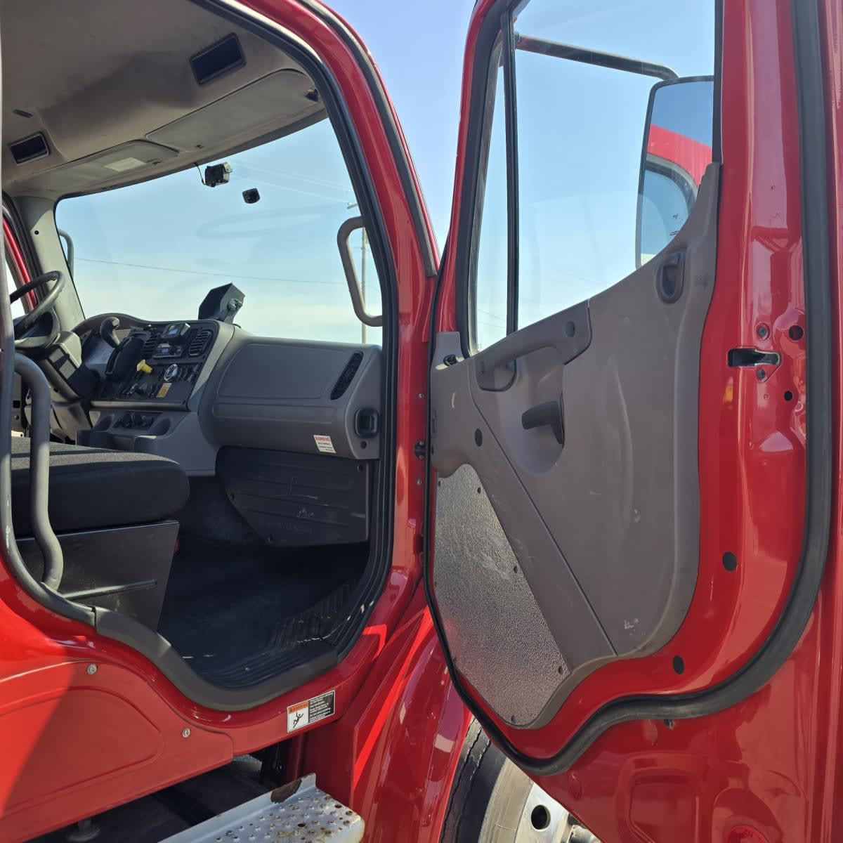 2020 Freightliner/Mercedes M2 106 240947