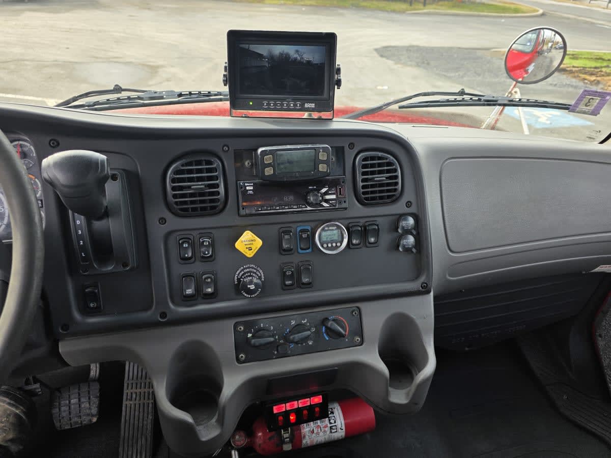 2020 Freightliner/Mercedes M2 106 240951