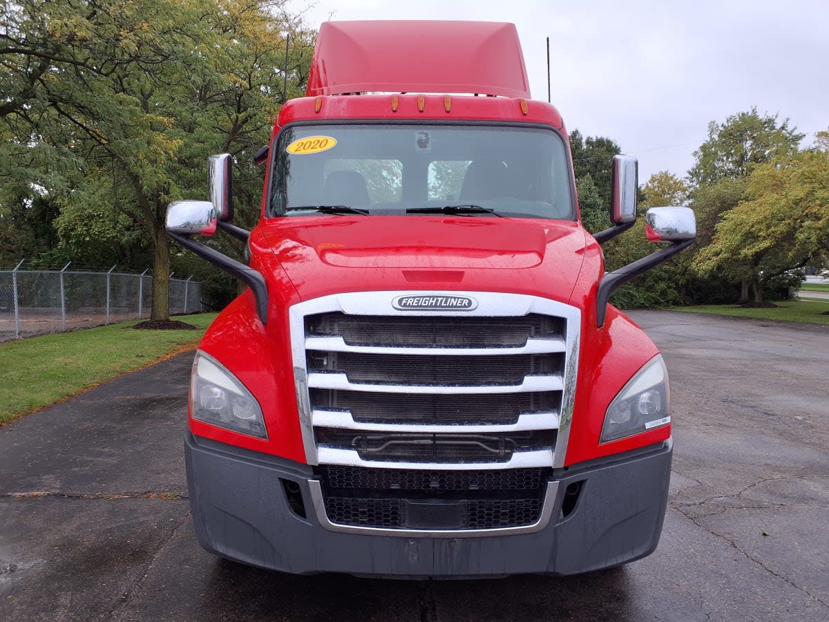 2020 Freightliner Cascadia in Hilliard, OH — photo 2