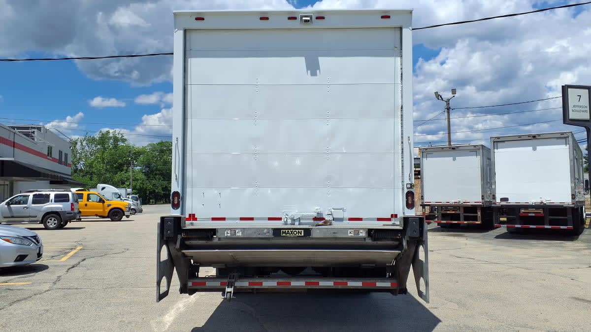 2020 Freightliner/Mercedes M2 106 240972