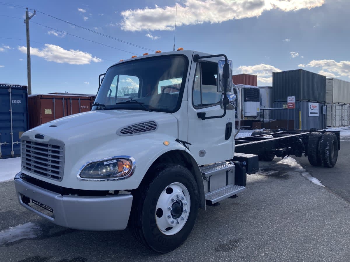 2020 Freightliner M2 106 - image 1