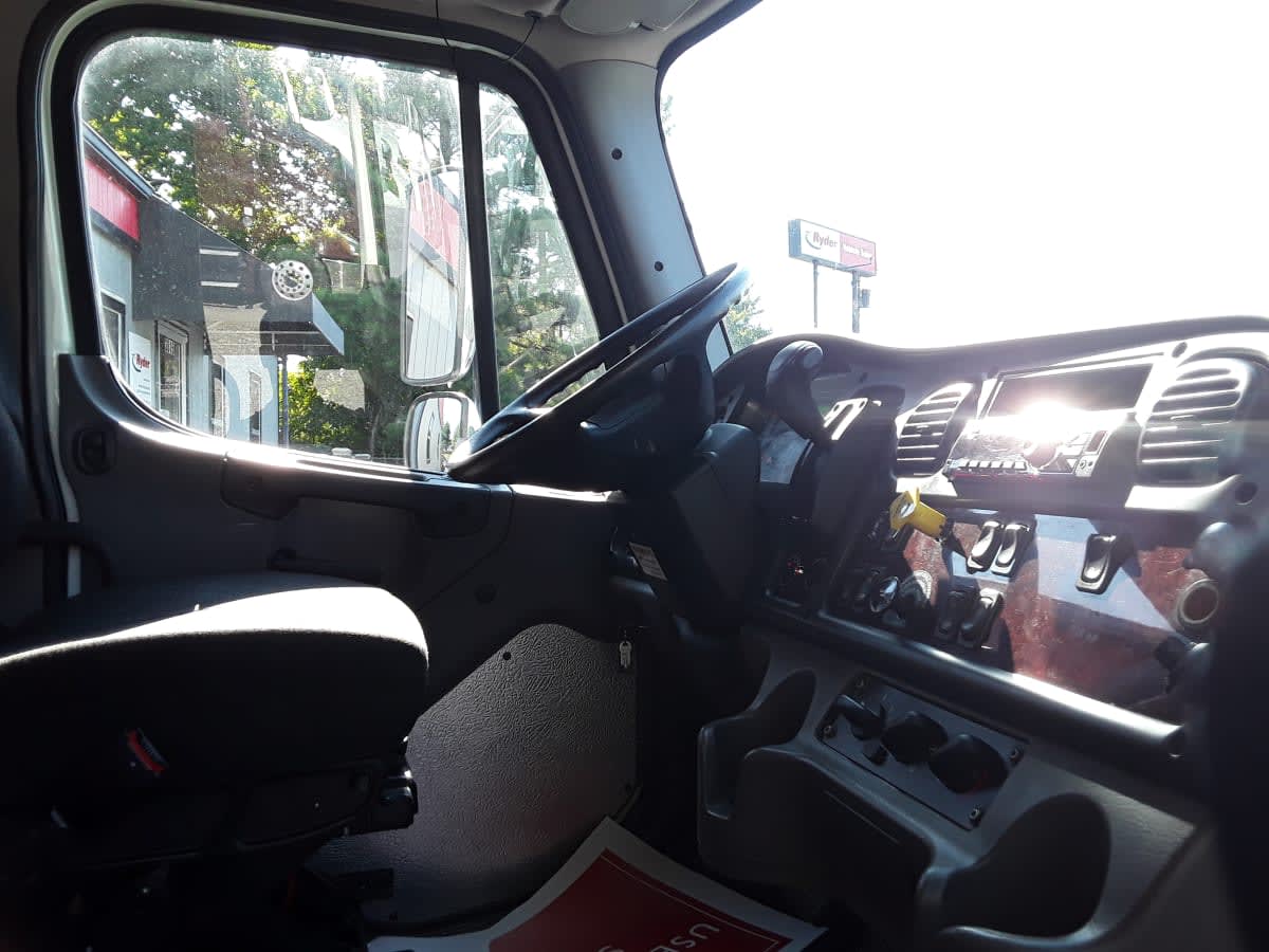 2020 Freightliner/Mercedes M2 106 241174