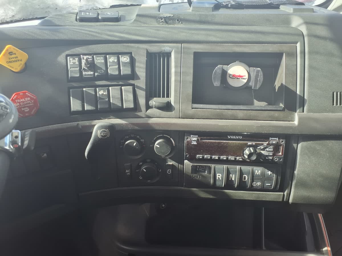 2020 Volvo - image 11