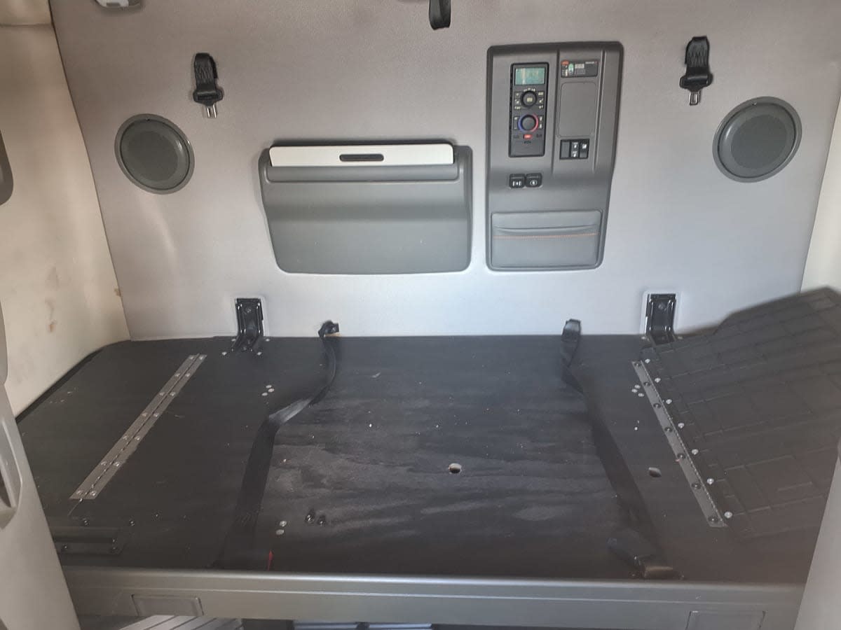 2020 Volvo - image 8