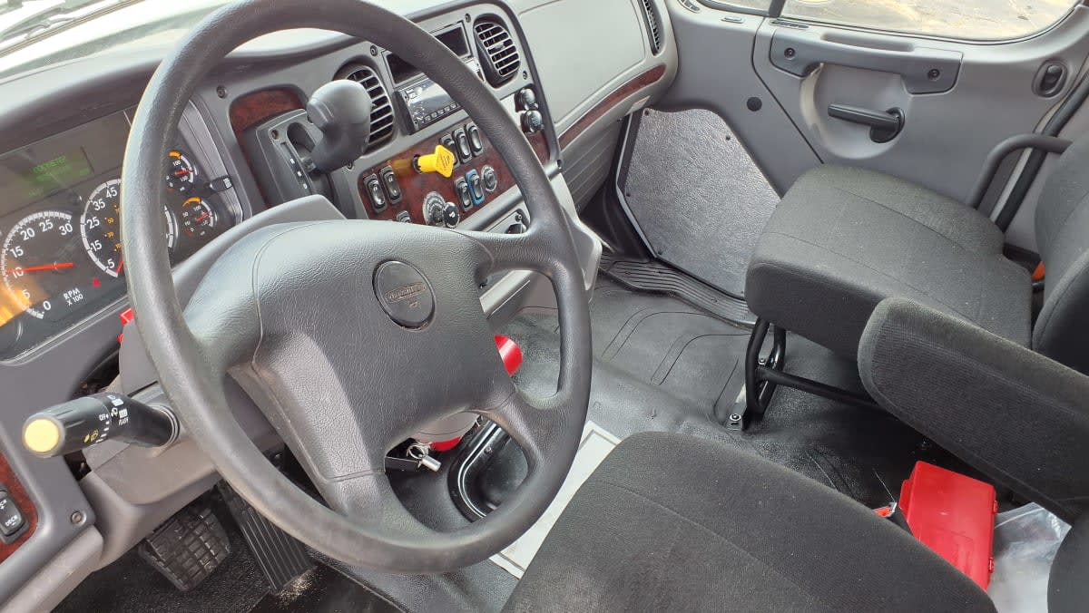 2020 Freightliner/Mercedes M2 106 241246