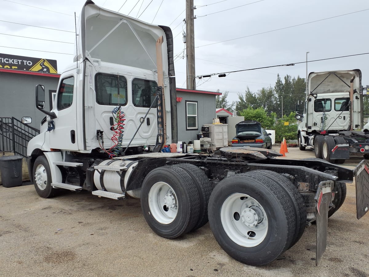 2020 Freightliner/Mercedes NEW CASCADIA PX12664 241284