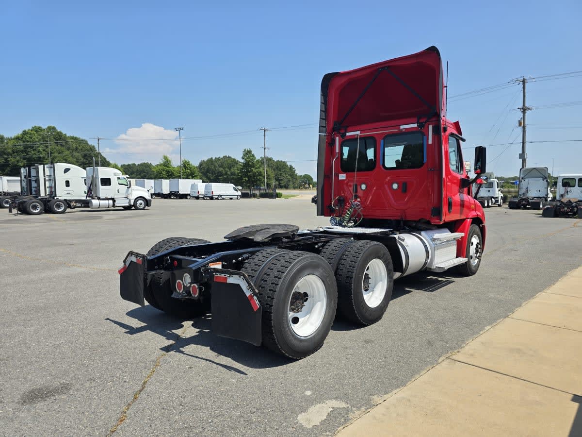 2020 Freightliner/Mercedes CASCADIA 113 241334