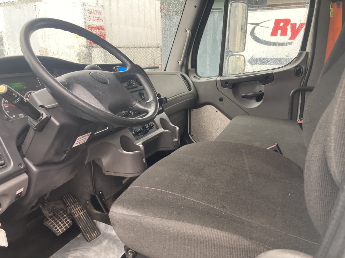 2021 Freightliner/Mercedes M2 106 241525