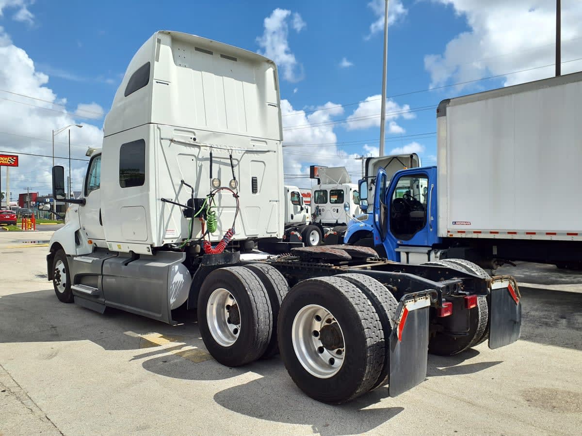 2020 International LT in Miami, FL — photo 6