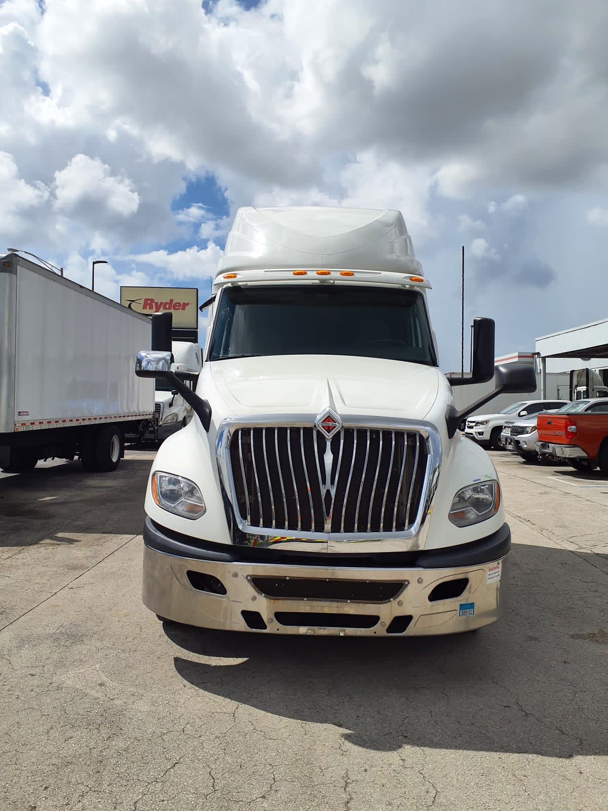 2020 International LT in Miami, FL — photo 2