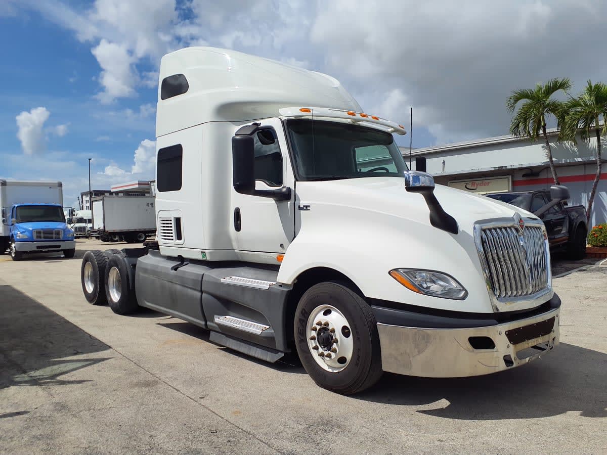 2020 International LT in Miami, FL — photo 3