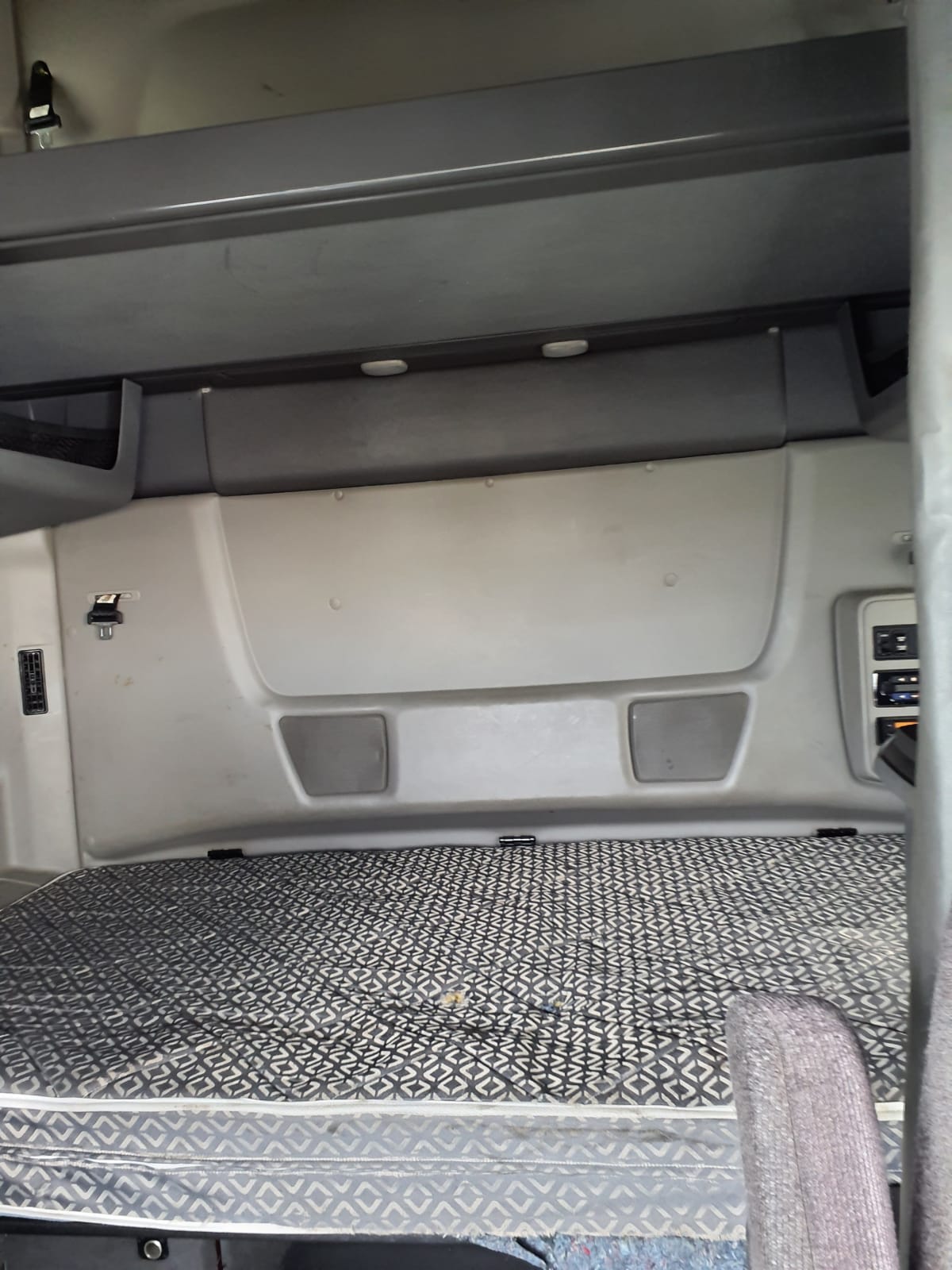 2020 International LT in Miami, FL — photo 8