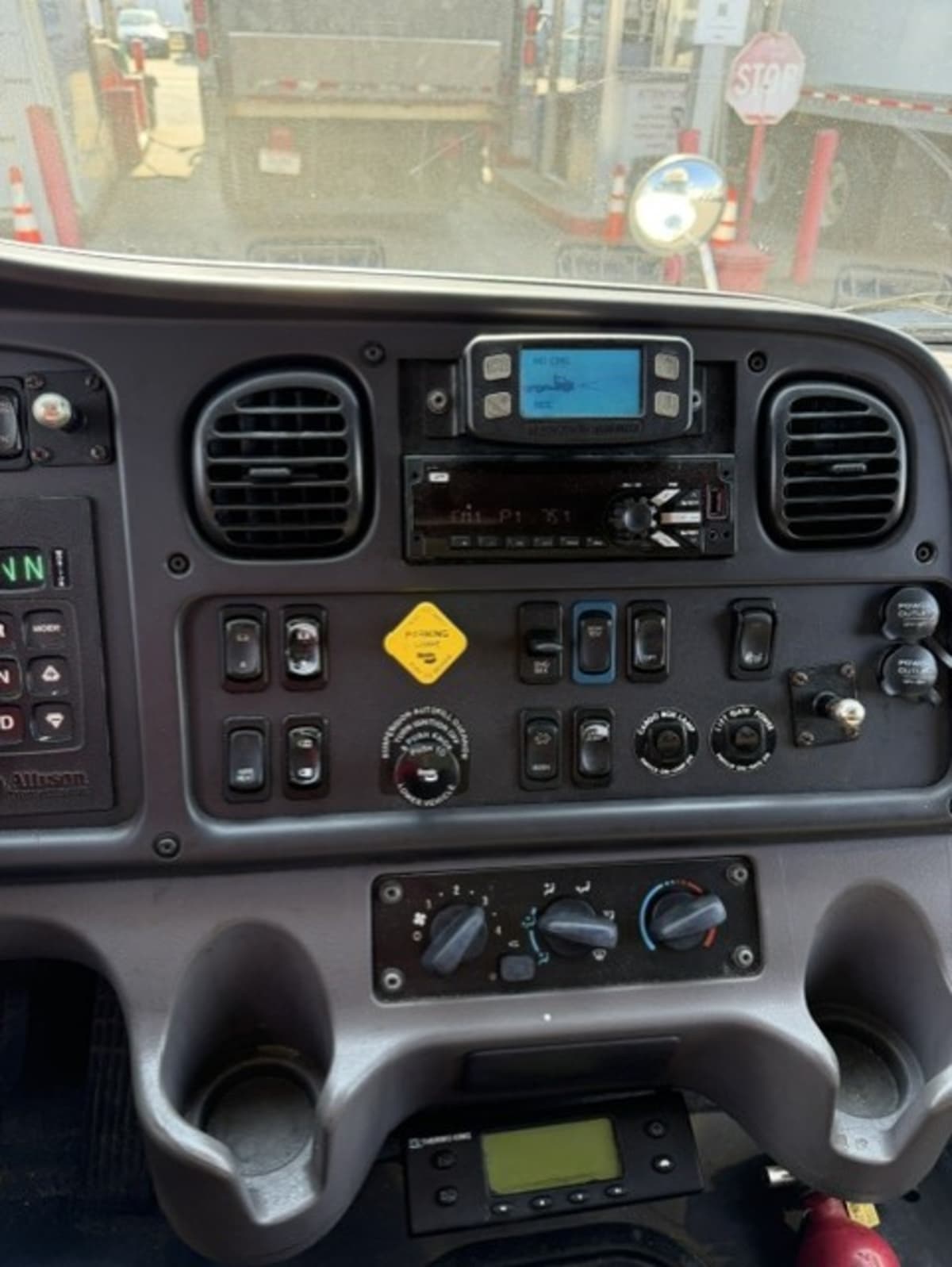 2020 Freightliner/Mercedes M2 106 241765