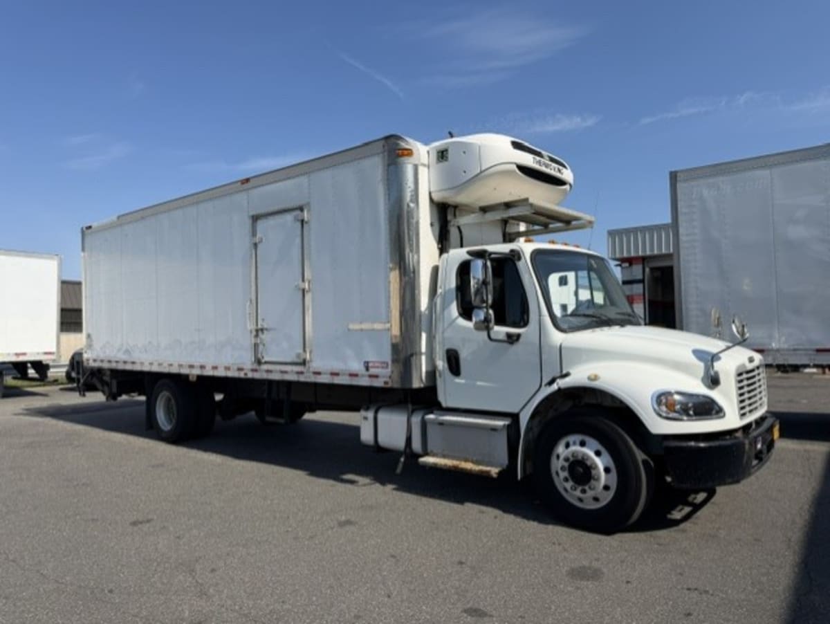 2020 Freightliner M2 106 in Farmingdale, NY — photo 3