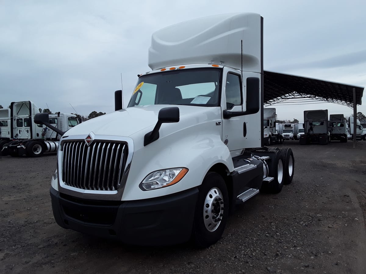 2020 Navistar International LT625 DAYCAB T/A 241830