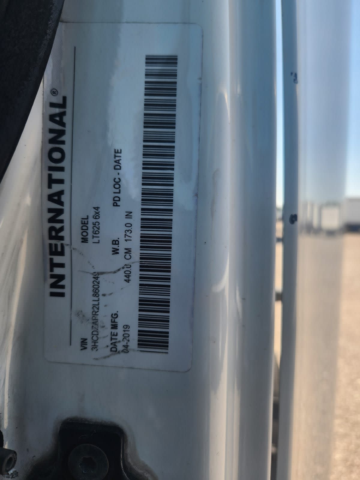 2020 Navistar International LT625 DAYCAB T/A 241852