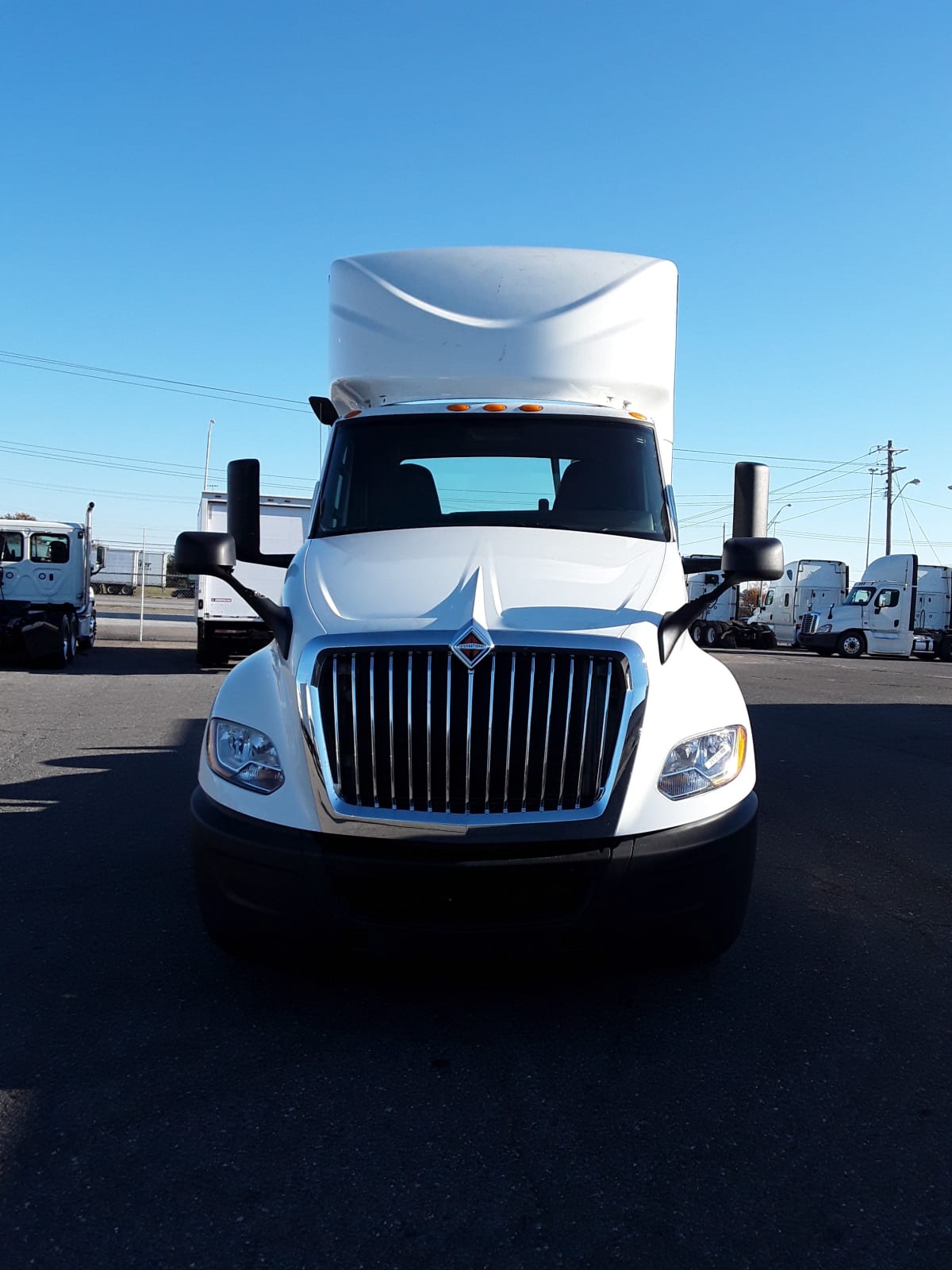 2020 Navistar International LT625 DAYCAB T/A 241879