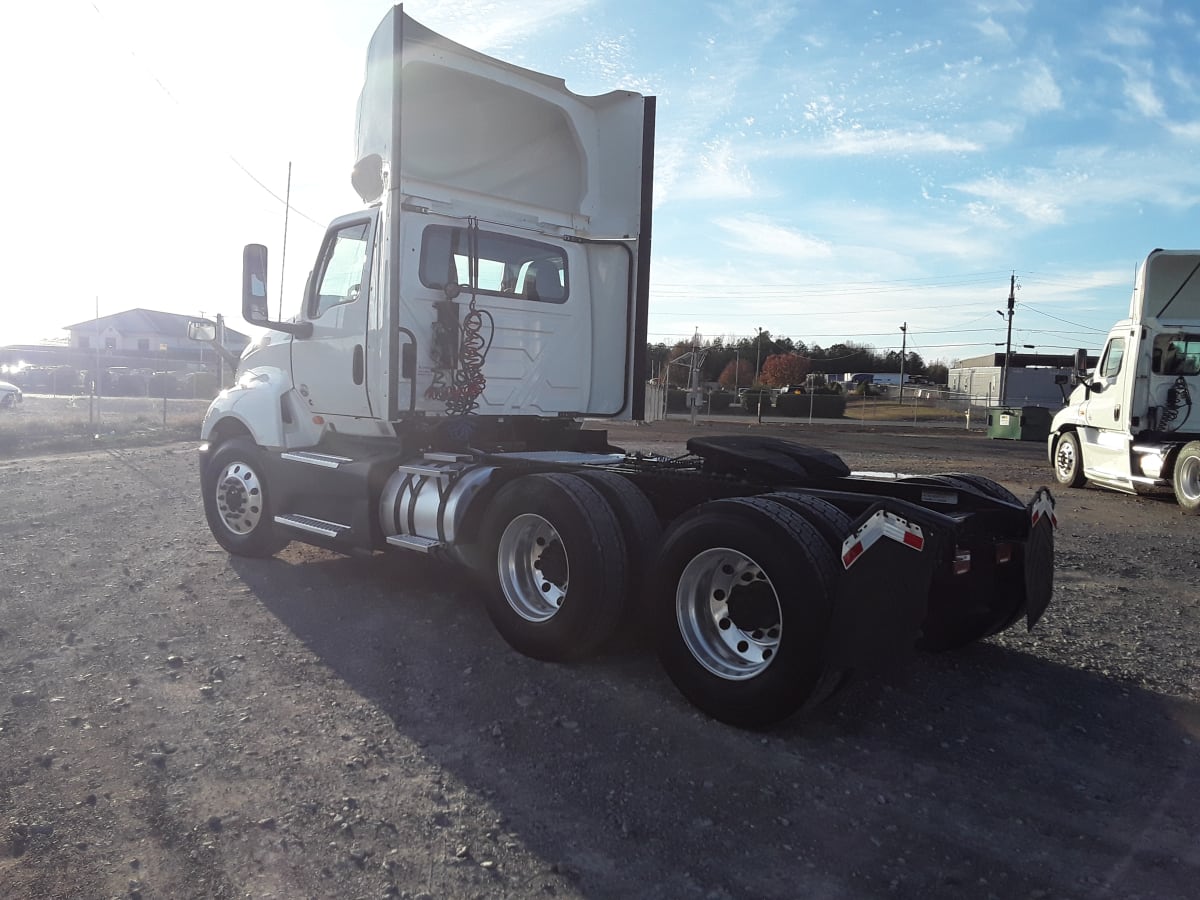 2020 Navistar International LT625 DAYCAB T/A 241880