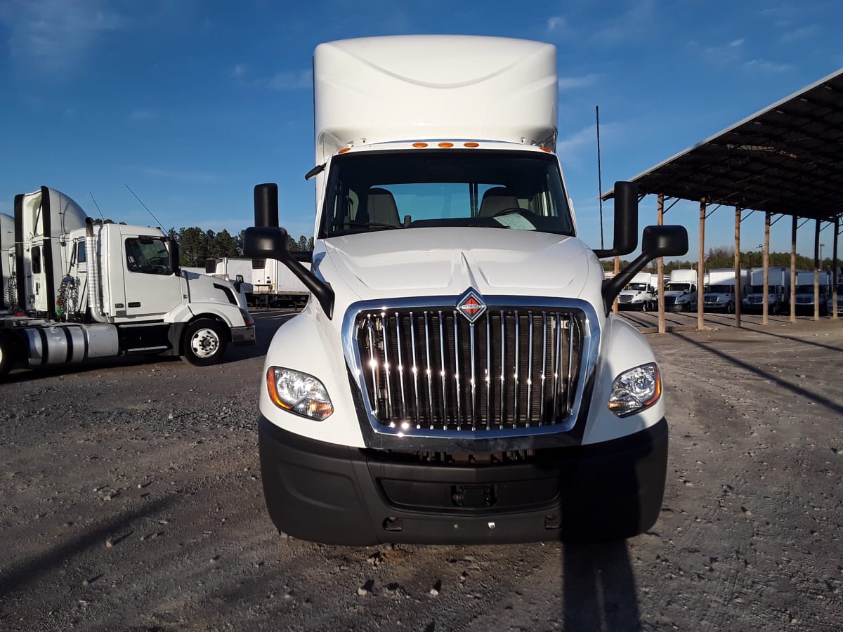 2020 Navistar International LT625 DAYCAB T/A 241880