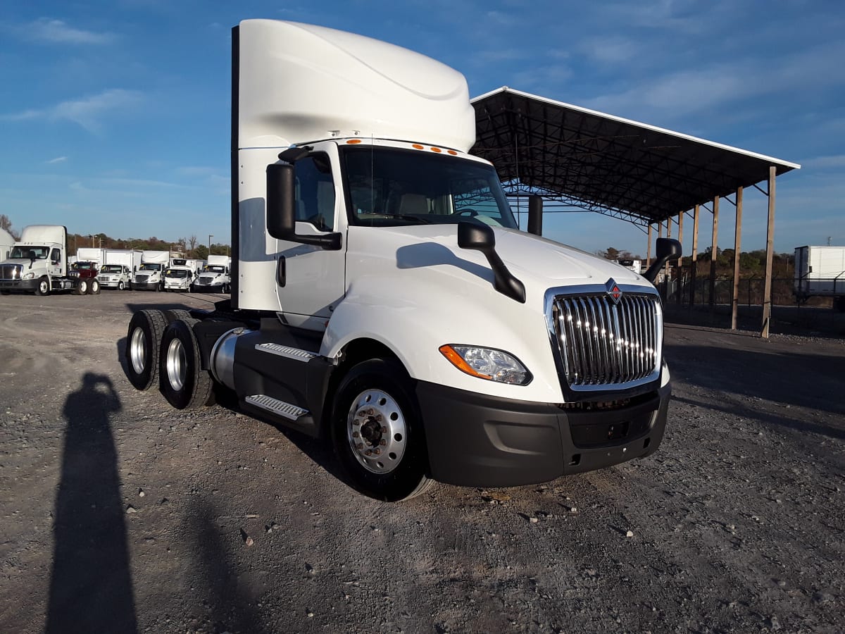 2020 Navistar International LT625 DAYCAB T/A 241880