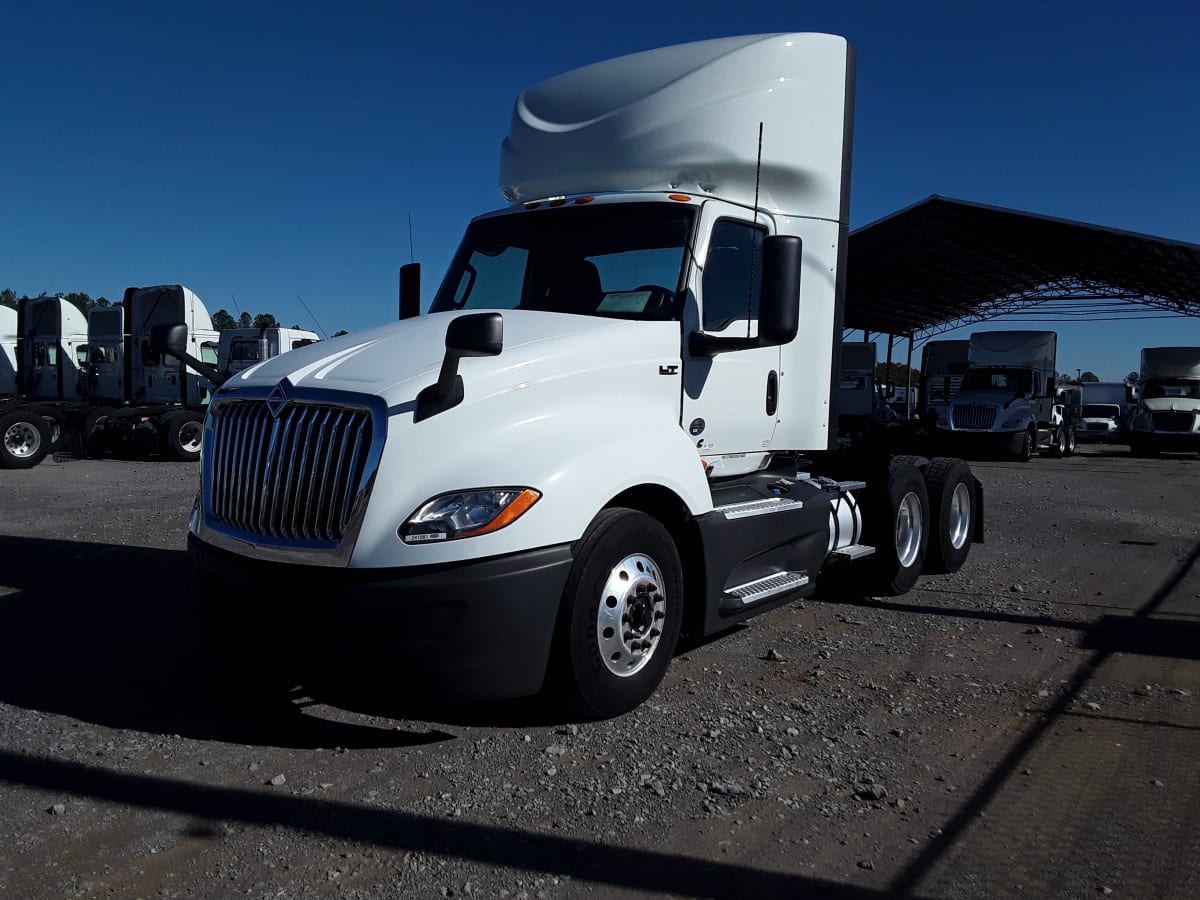 2020 Navistar International LT625 DAYCAB T/A 241881