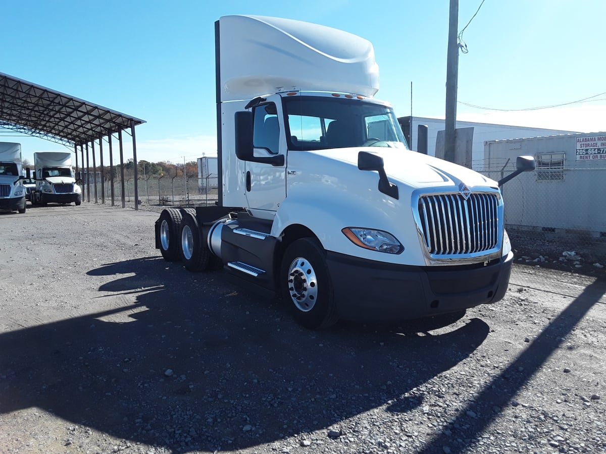 2020 Navistar International LT625 DAYCAB T/A 241881