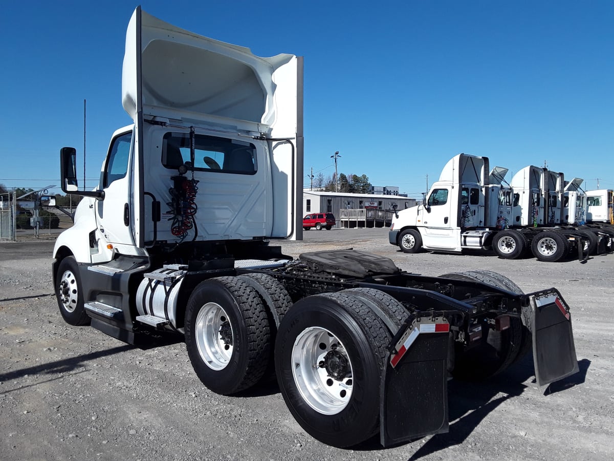 2020 Navistar International LT625 DAYCAB T/A 241883