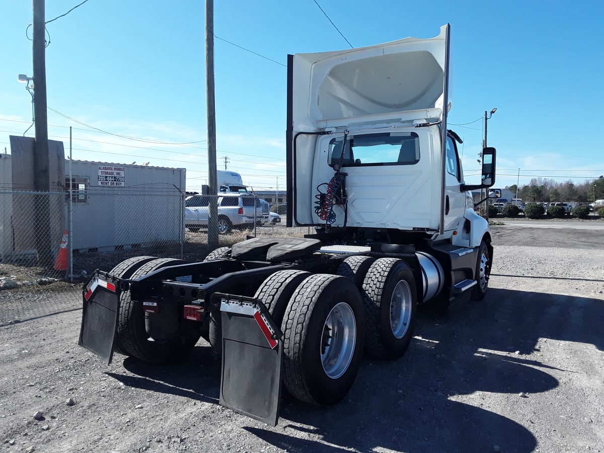 2020 Navistar International LT625 DAYCAB T/A 241883