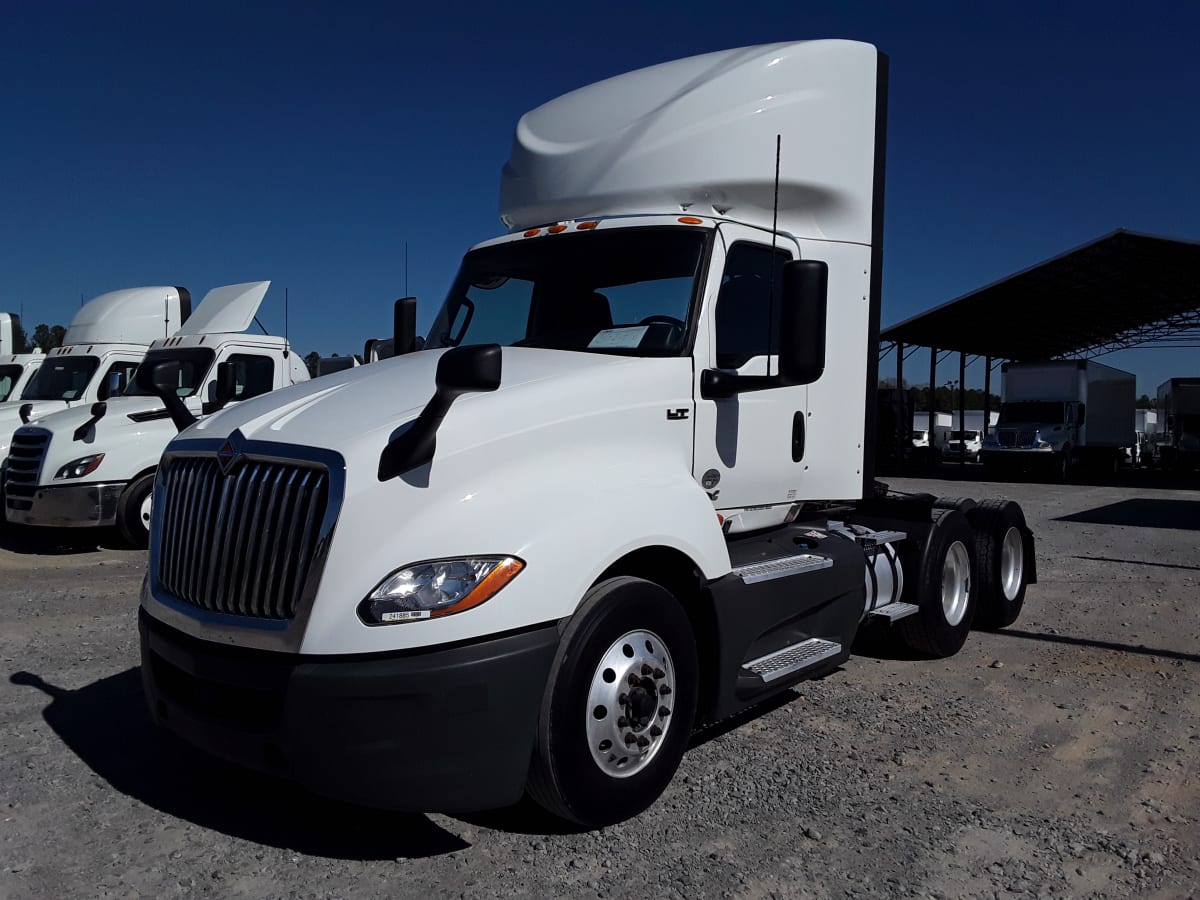 2020 Navistar International LT625 DAYCAB T/A 241885