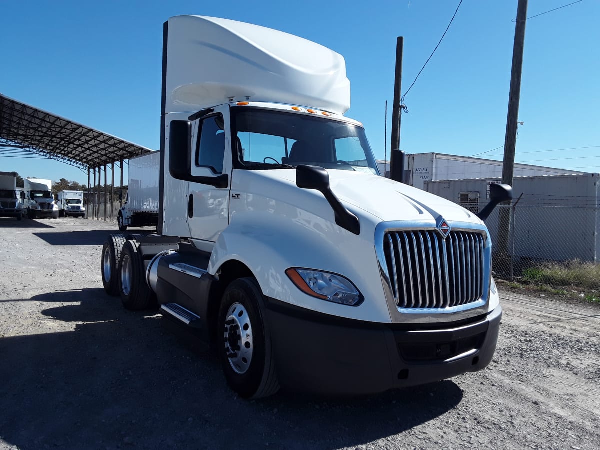 2020 Navistar International LT625 DAYCAB T/A 241885