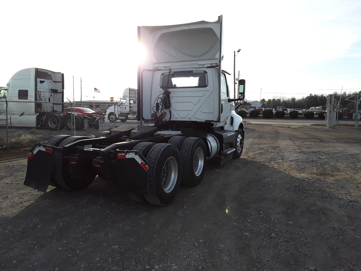 2020 Navistar International LT625 DAYCAB T/A 241889