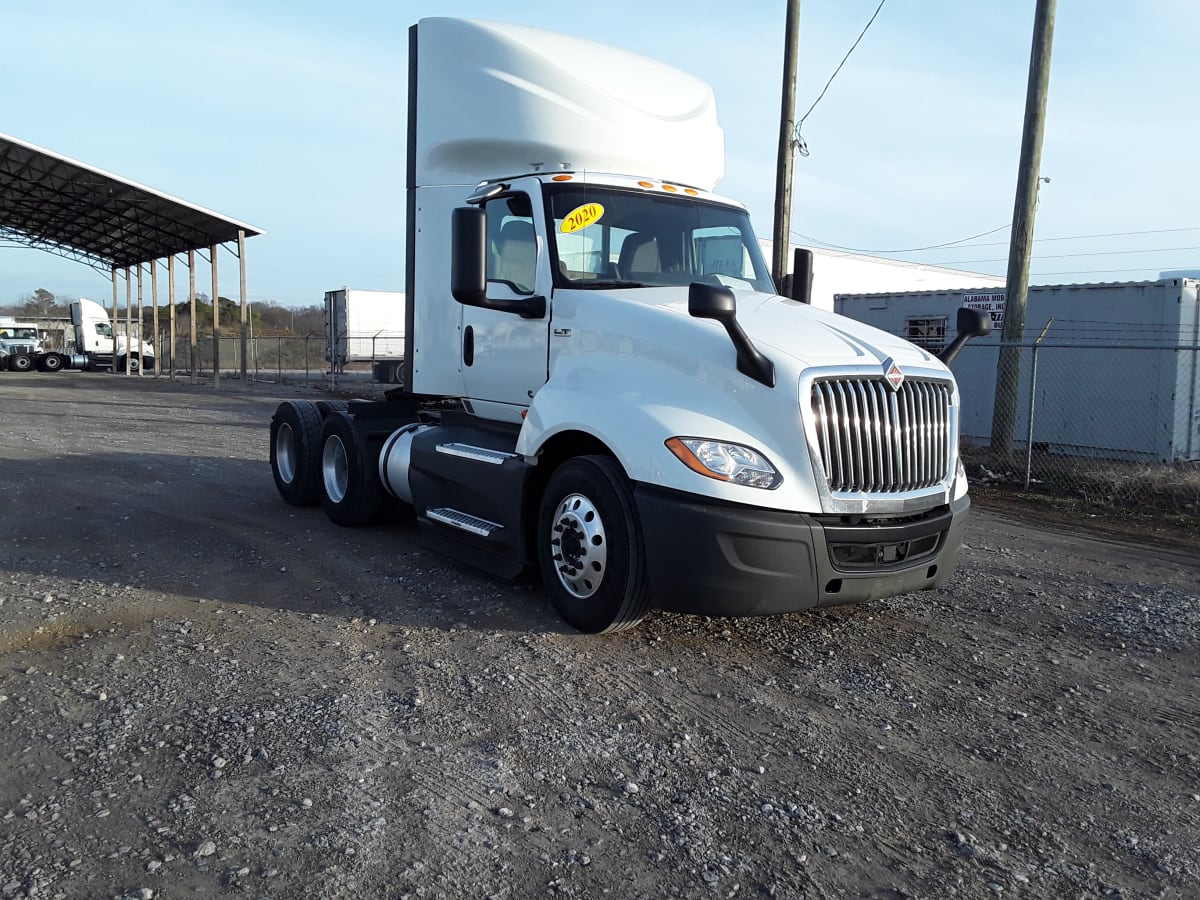 2020 Navistar International LT625 DAYCAB T/A 241889